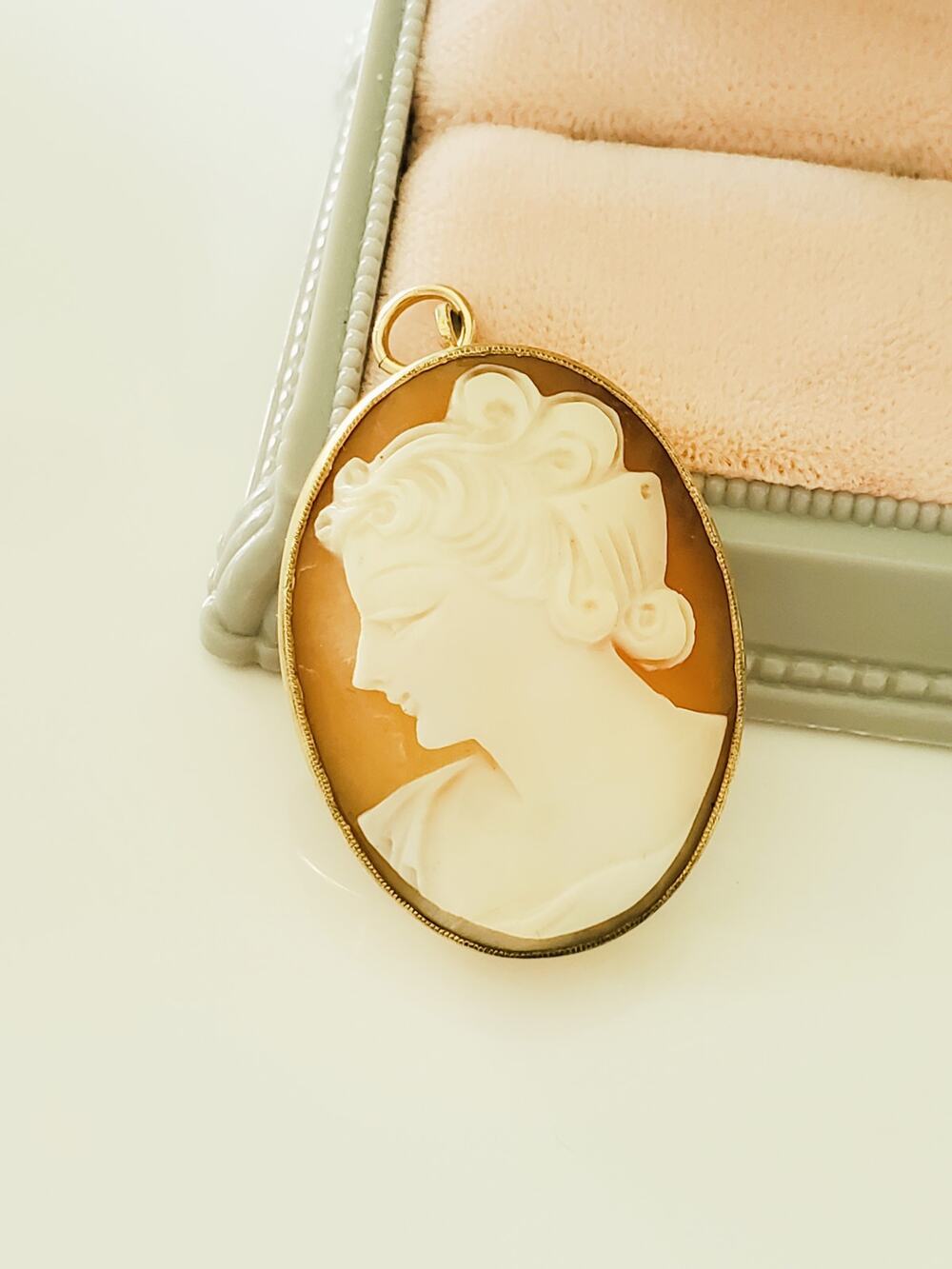 Vintage Gold Fill Hand Carved Cameo Brooch Pendant